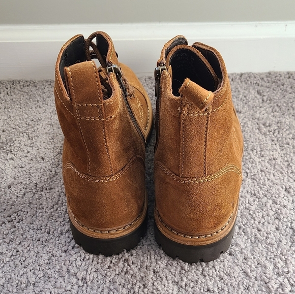 NWOT Frye Russell Boot